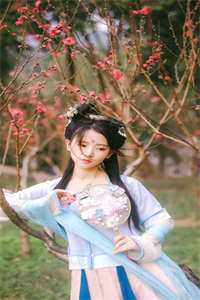 弟弟的女友非要在我屋洗澡小说
