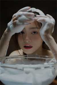 灰姑娘丢掉了她的水晶鞋无删版