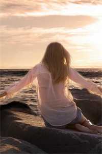 老公替寡嫂拔白头发？送他去鸡场拔个够完结+番外