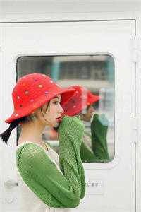 停靠在无人渡口精彩