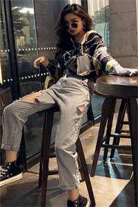 停靠在无人渡口精修版