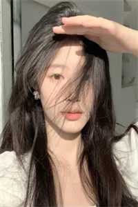 不求真心求苟活，奈何帝王偏爱我完整