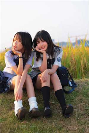 女友和别人的订婚宴上热搜，我反手送她全家吃牢饭爆款热文