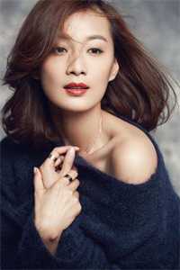 送餐机器人对着墙里的人说：请让一下后续